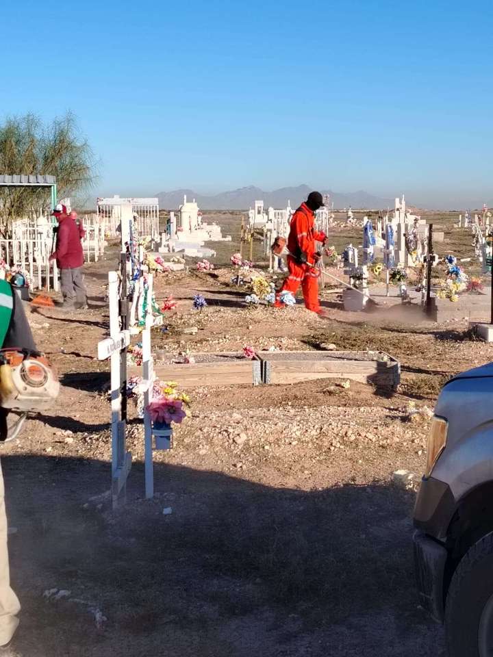 Realizan operativo especial en panteones por Día de Muertos