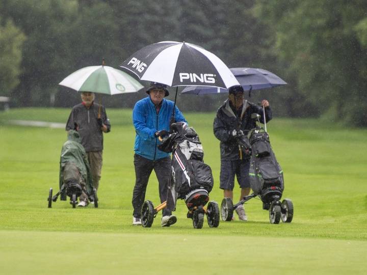 Get in one last bogey, because Edmonton's golf season is almost over