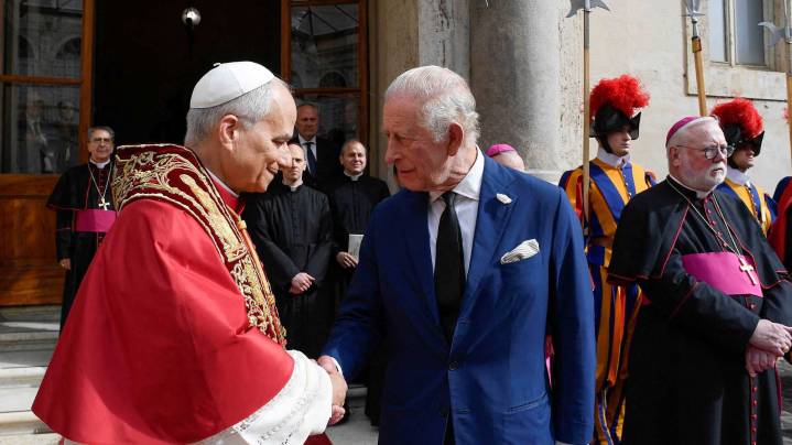 ¿Por Qué Fue Histórica la Reunión entre el Rey Carlos III de Inglaterra y el Papa León XIV?
