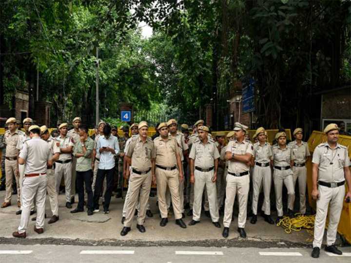 Delhi ACB arrests tout red-handed for accepting Rs 50,000 bribe
