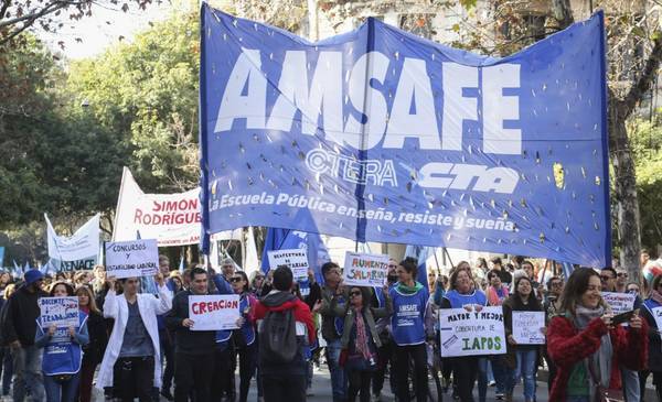 Docentes le exigen a Pullaro cambios en el Gabinete y que convoque ya a paritarias