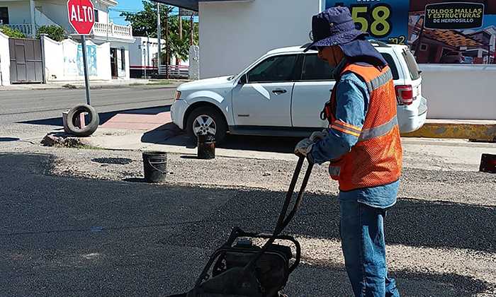 Continúan acciones de bacheo intensivo