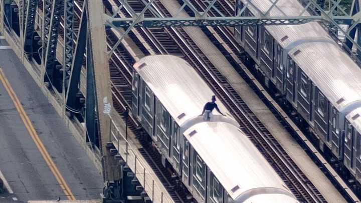 Niñas mueren en el metro de Nueva York por hacer un reto viral de...