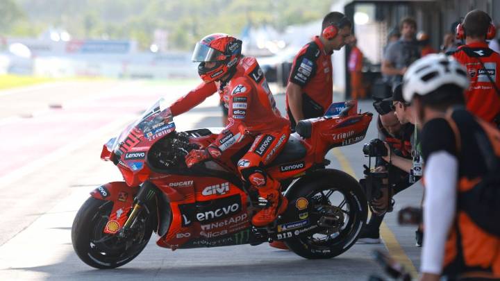 Doble caída de Marc Márquez en Indonesia que le manda a la Q1
