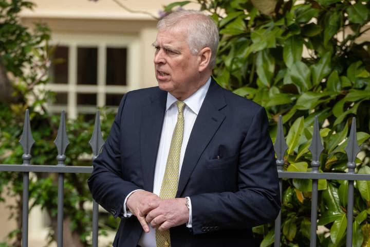 El príncipe Andrés de Inglaterra renuncia a sus títulos por las acusaciones sobre vínculos con Epstein