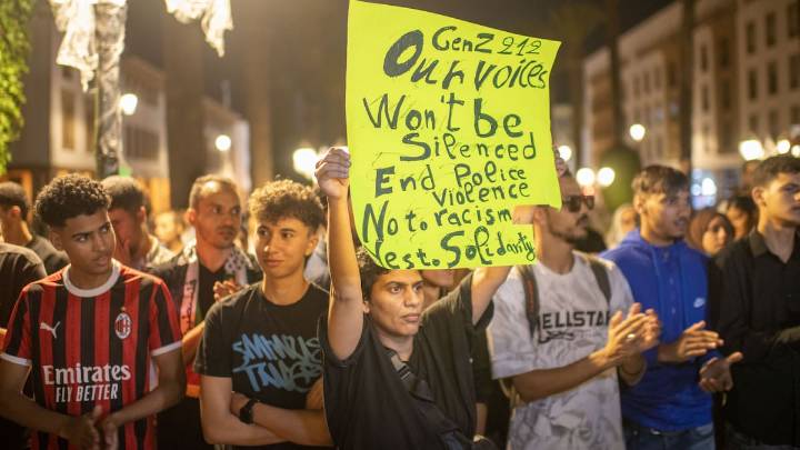 Los jóvenes marroquíes pausan sus protestas durante el fin de semana tras el discurso de Mohamed VI