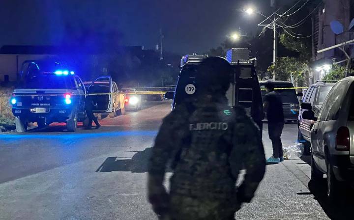 Irrumpen en casa y asesinan a balazos a mujer en la colonia Alianza Real en Escobedo