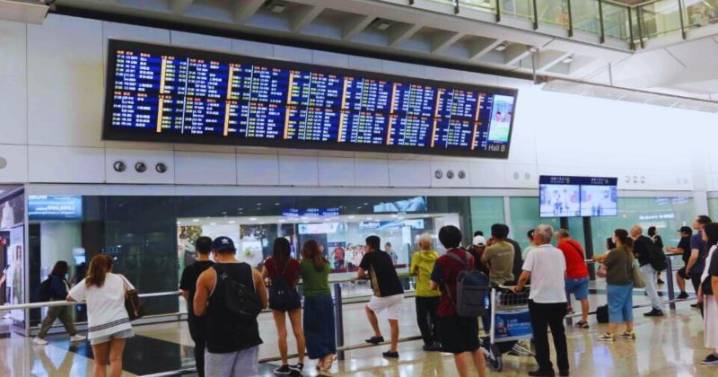 Typhoon Matmo Disrupts Travel in Hainan Amid National Day Holiday