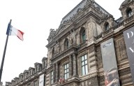 Grupo de encapuchados roba el Museo del Louvre; se llevaron joyas de la corona francesa