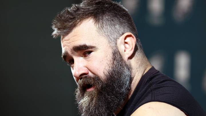 Jason Kelce highlights small Chicago sandwich shop Moon’s
