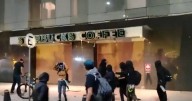 CDMX: vandalizan encapuchados la SRE y restaurantes durante protesta pro Palestina