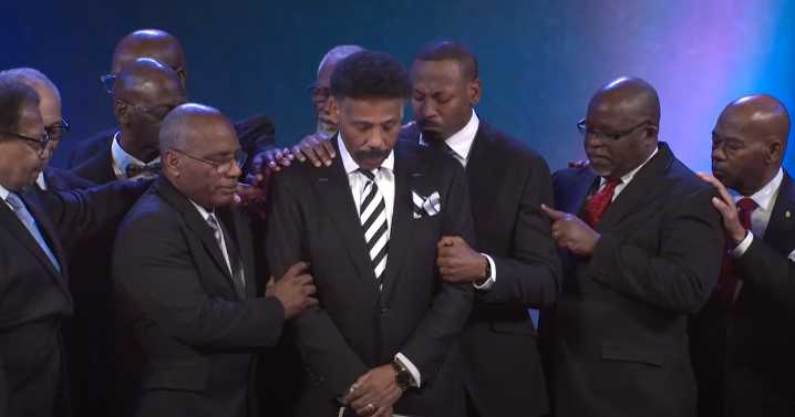 Pastor Tony Evans restored to ministry more than a year after disclosing moral failure