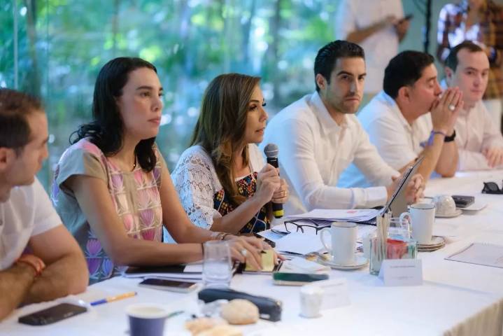 Autoridades y hoteleros acuerdan garantizar acceso público a playas de Tulum