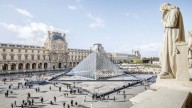 Thieves steal crown jewels in 4 minutes from Louvre Museum
