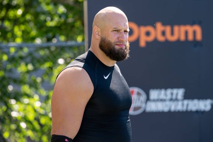 Will Eagles’ Lane Johnson be able to play through injury against Broncos’ rugged defense