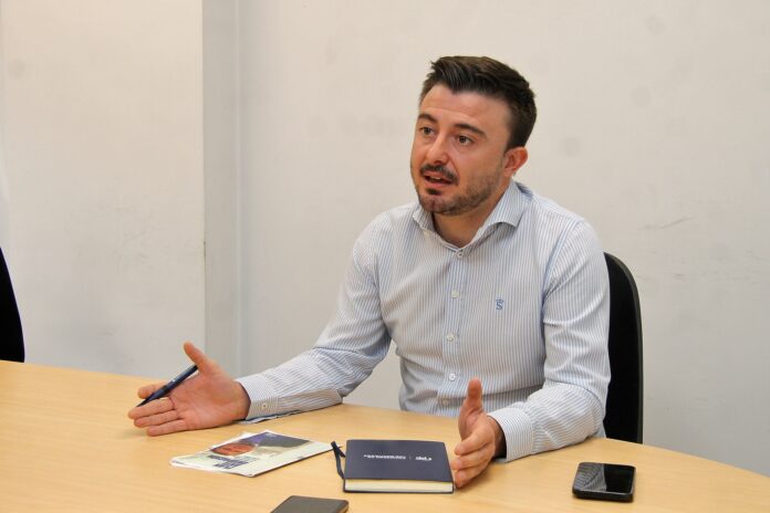 Pérez Osma afea en el Congreso al PSOE la supresión del tren convencional y las paradas de bus en Cuenca