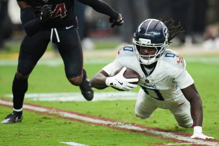 Titans snap 10-game losing skid with improbable 22-21 comeback win over Cardinals