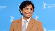 La próxima serie de M. Night Shyamalan está basada en algo que probablemente tengas en casa