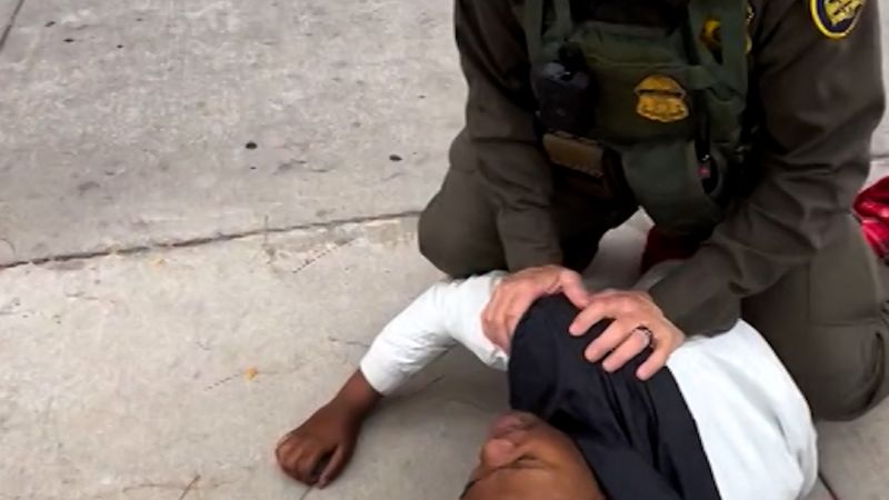 ICE detains 19 year old outside Walgreens