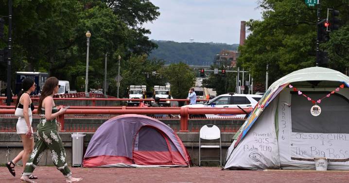 Editorial — Bloomberg Opinion: Hiding the homeless won’t solve the problem