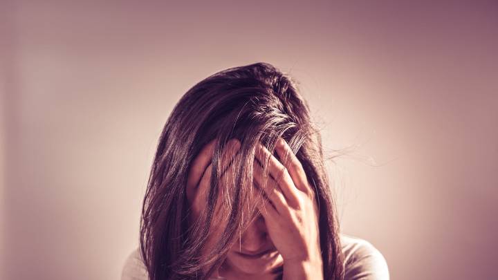 Tras un análisis, científicos encontraron que las mujeres son más vulnerables a la depresión que los hombres