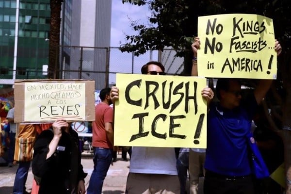 Protestan en Embajada de EU contra Trump