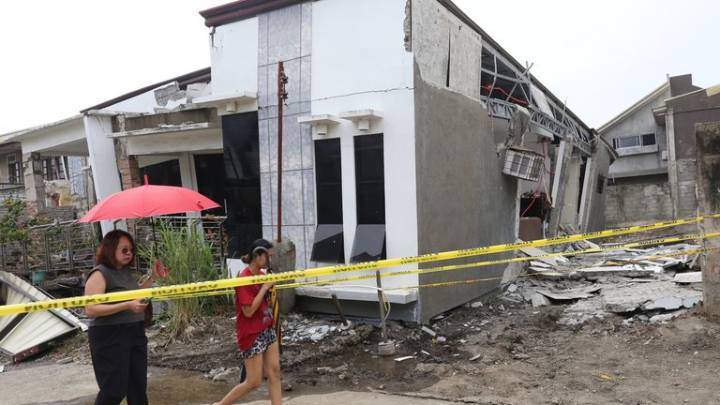 Powerful quake hits southern Philippines, triggers tsunami evacuations