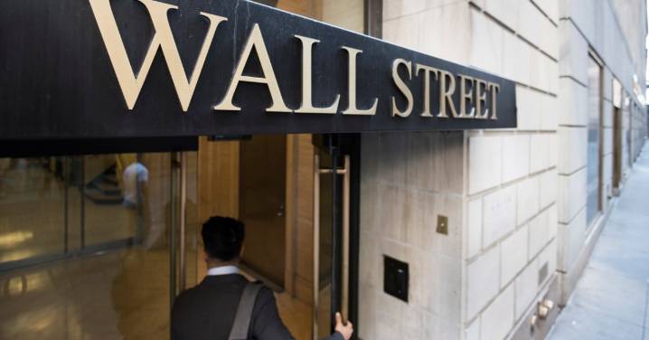 Cierra Wall Street a la baja después de que la Fed no garantizara otro recorte de tipos