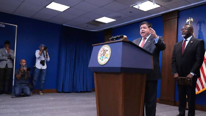 Trump dice que gobernador de Illinois y alcalde de Chicago deberían ser encarcelados