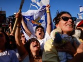 Hamas and Israel begin prisoner exchange before Gaza summit