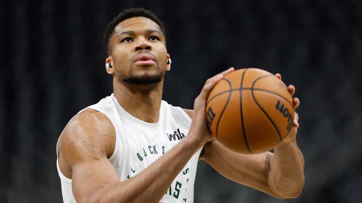 Giannis Antetokounmpo (knee) out vs. Warriors