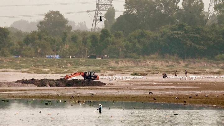 BJP says Yamuna water clean; ‘Drink it then’, AAP dares CM