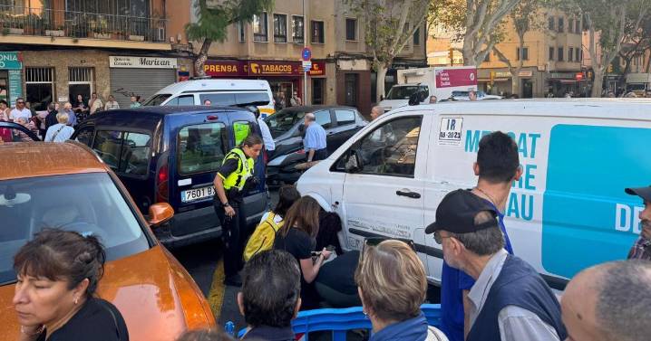Caos en Pere Garau tras el grave atropello a una mujer junto al mercado