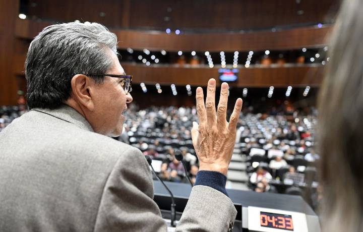 Monreal gira iniciativa de Sheinbaum y da menos cárcel a funcionarios por extorsión; es ‘ley Bermúdez’, oposición