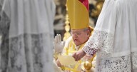 Cardenal estadounidense celebra misa tradicional en latín en la Basílica de San Pedro