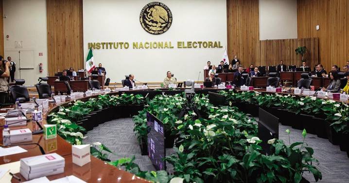 Se enredan consejeros por elección de Oples