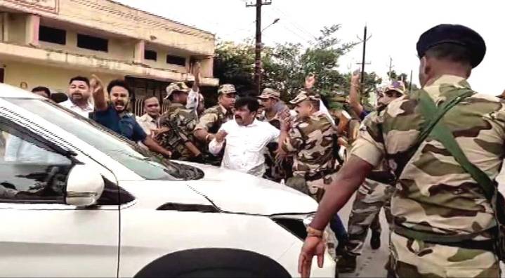 Tension in Nuapada as police raid house of BJD star campaigner Pritiranjan Gharai