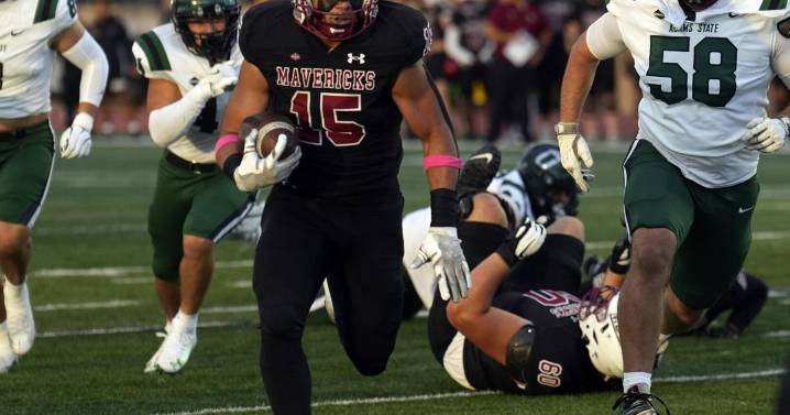 Terrific Taylor!  Mavericks cruise to 54-17 victory behind three