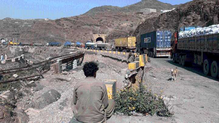 Afghanistan claims 58 Pakistani soldiers killed in clashes; border closed