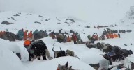 Hundreds of hikers rescued from Mount Everest after severe snowstorm