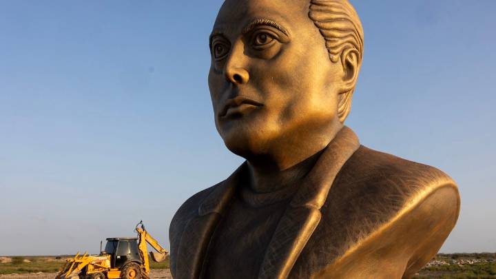 Tech Bros Are Obsessed With Statue