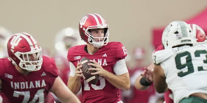 No. 3 Indiana overwhelms Michigan State 38