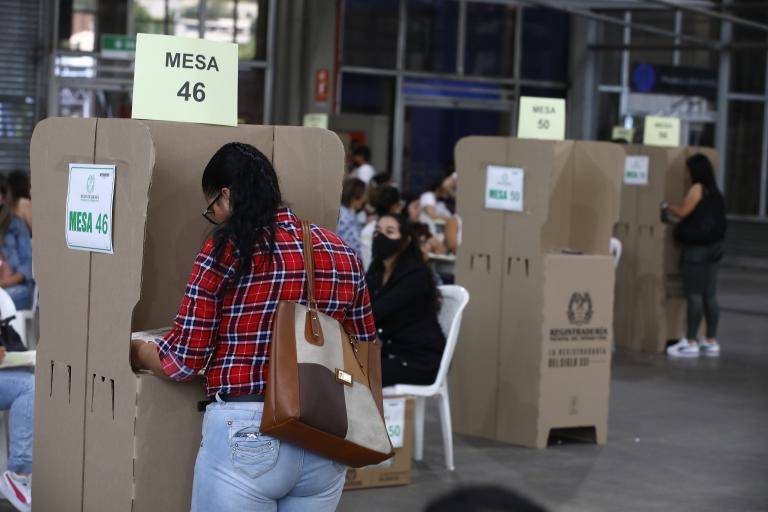 ¿Trabajadores tienen derecho a medio día libre por votar en las consultas de este domingo 26 de octubre?