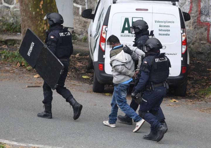 El Gobierno Vasco reconoce que «muchos de los que usan armas blancas en Euskadi son extranjeros sin arraigo»