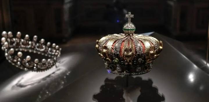 Capturan a dos implicados en el robo de joyas del Louvre en Francia
