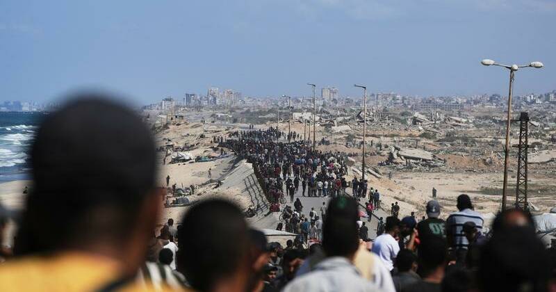 Gazans return to wrecked homes as ceasefire in effect