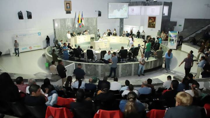 Alcaldía de Cali anuncia inversiones en seguridad: un robot antiexplosivos y Casas de Justicia, entre las estrategias