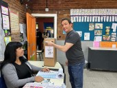Watson votó en la Primaria 51 y destacó el «compromiso de nuestra comunidad»