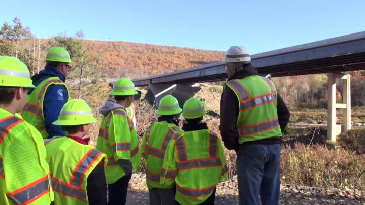 Future civil engineers tour 'twin bridges' job site in Dunmore