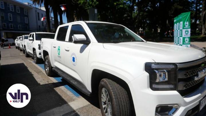 Municipalidad de Curicó recibe cuatro camionetas por parte del Gobierno Regional